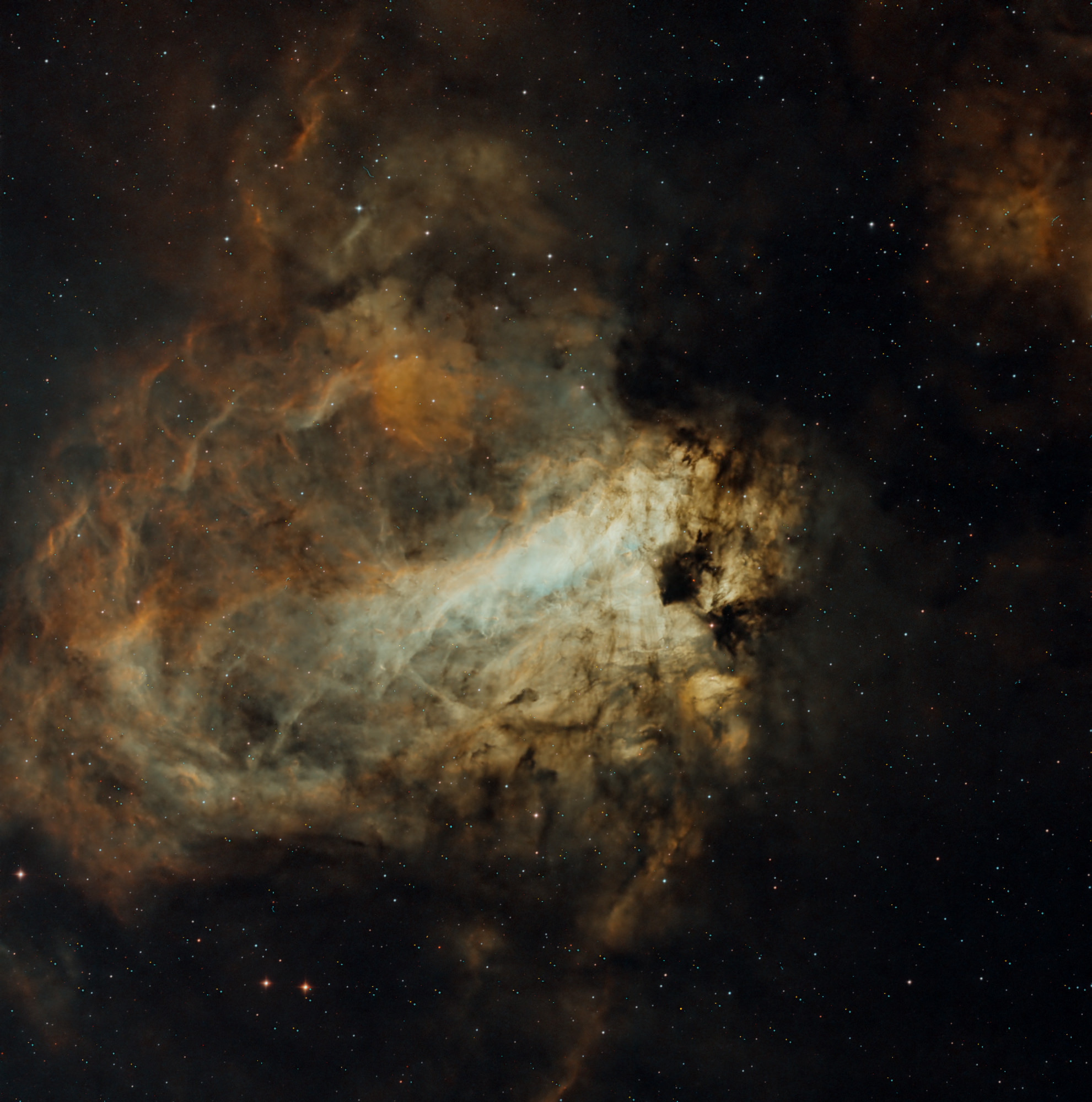 Der Omeganebel Messier 17 oder NGC 6618 ist ein Emissionsnebel im Nordteil des Sternbilds Schütze.